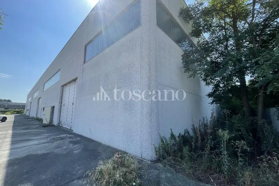 Capannone in vendita di 2780 mq a €572,000 (rif. BL6145VE)