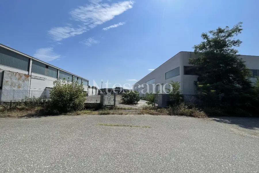 Capannone in vendita di 2780 mq a €572,000 (rif. BL6145VE)