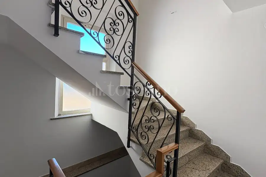 Stabile Uso Ufficio in vendita di 310 mq a €350.000 (rif. 80/2026)