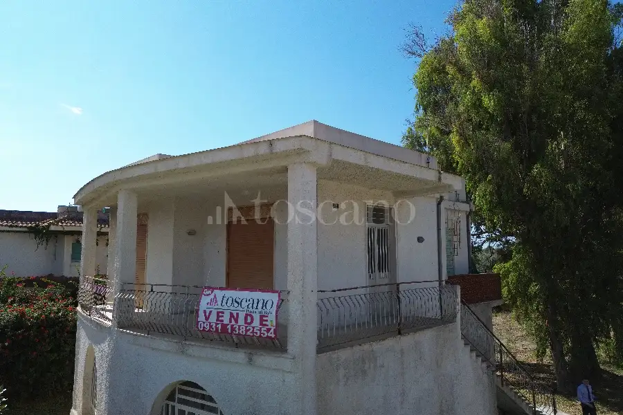 Villa in vendita di 345 mq a €369.000 (rif. 123/2026)