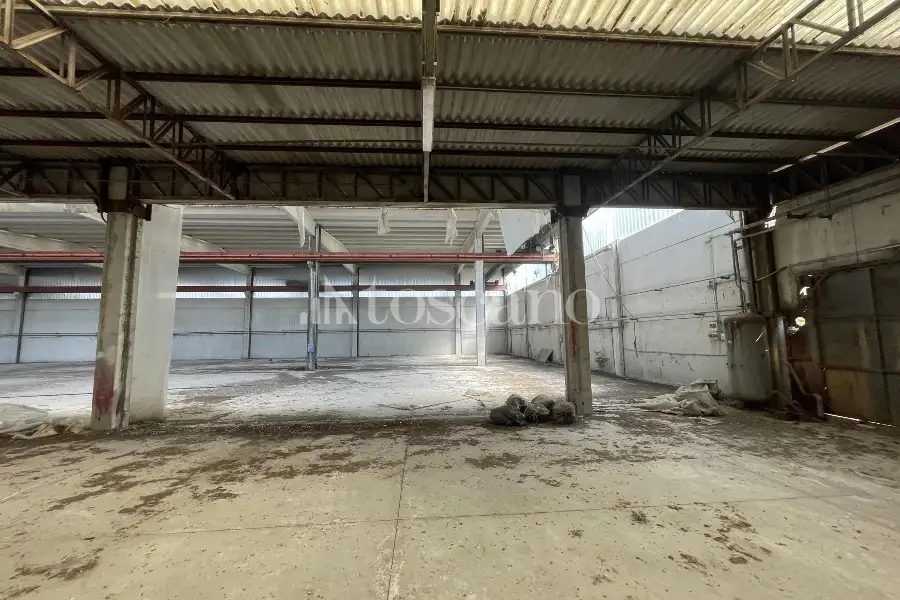 Capannone in vendita di 3272 mq a €316,000 (rif. BL6145VE-1)