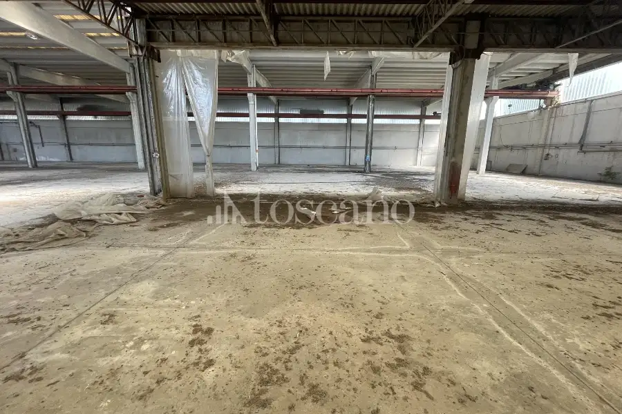 Capannone in vendita di 3272 mq a €316,000 (rif. BL6145VE-1)