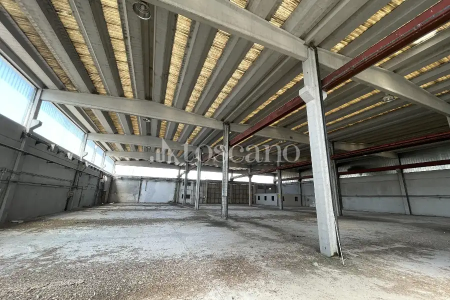 Capannone in vendita di 3272 mq a €390,000 (rif. BL6145VE-1)