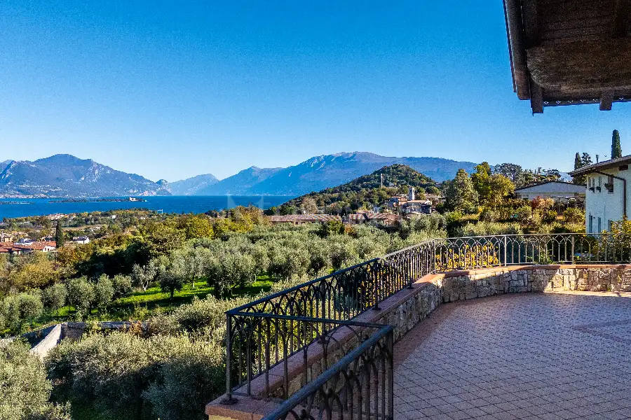 Villa in vendita di 583 mq a €2.680.000 (rif. 66/2025)