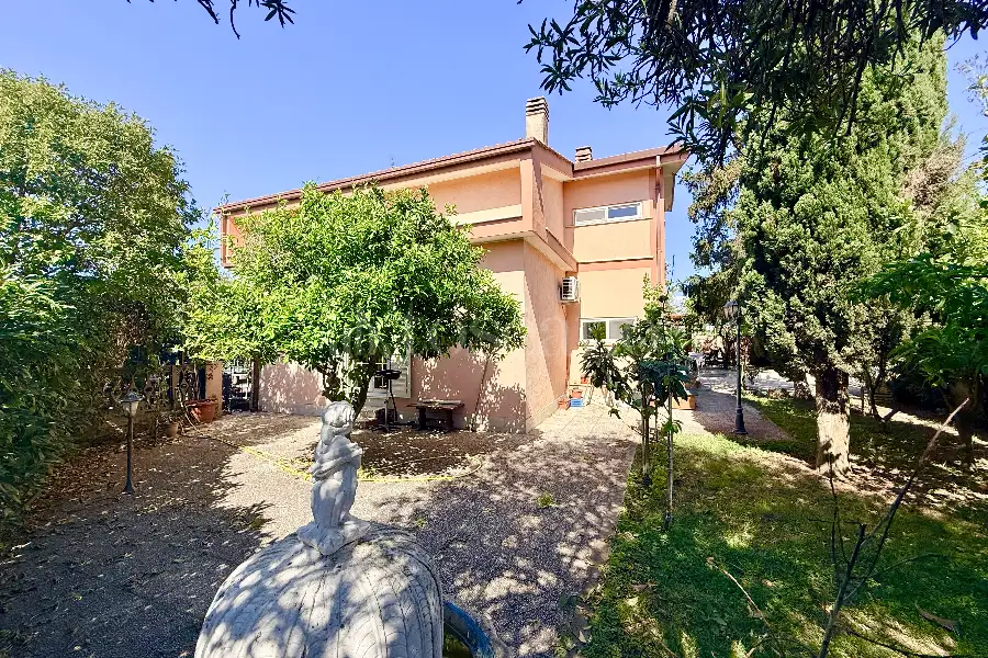 Villa Bifamiliare in vendita di 150 mq a €285.000 (rif. 39/2026)