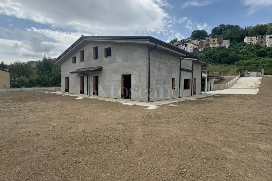 Villa Bifamiliare in vendita di 280 mq a €250.000 (rif. 77/2026)