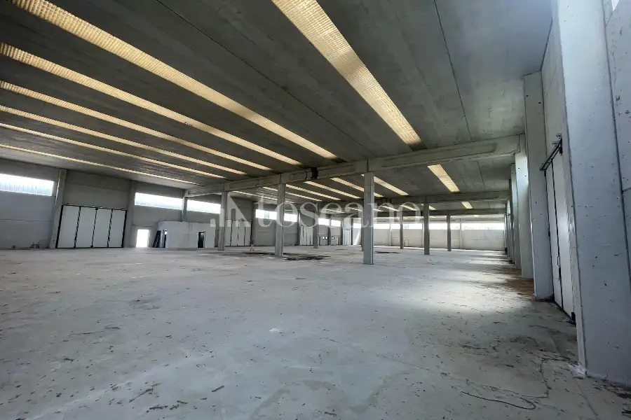 Capannone in vendita di 2780 mq a €1,212,000 (rif. BL6145VE-2)