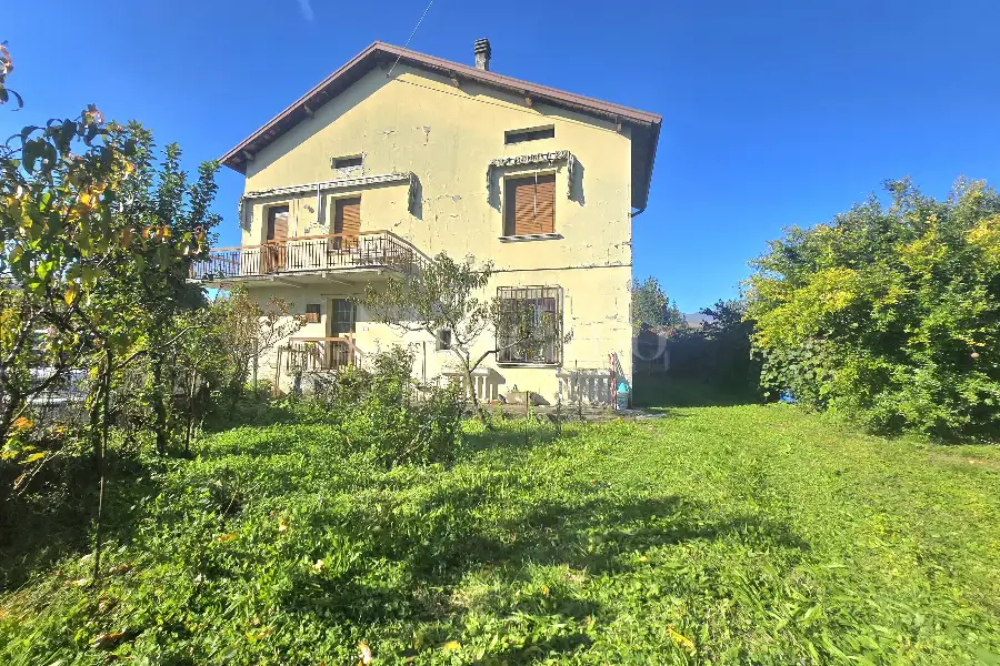 Casa Indipendente in vendita di 350 mq a €350.000 (rif. 53/2025)