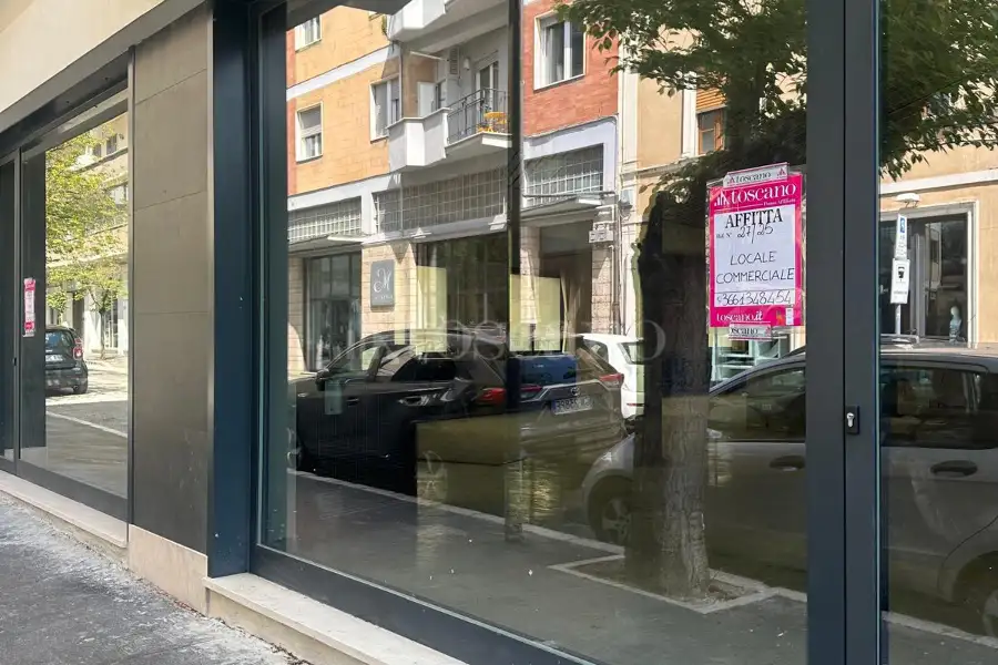 Negozio in affitto di 500 mq a €4.000 (rif. 27/2025)