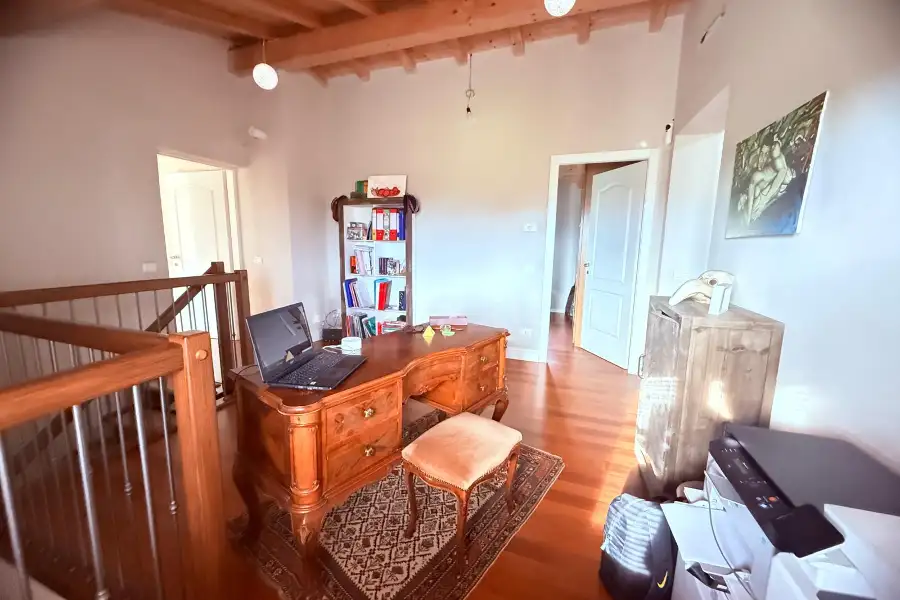 Casale in vendita di 300 mq a €990.000 (rif. 9/2026)