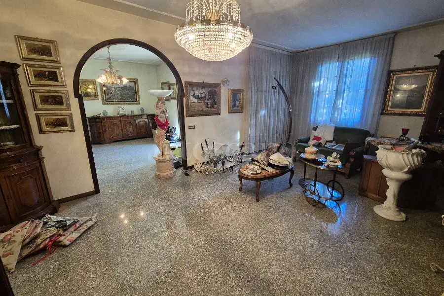 Villa in vendita di 330 mq trattativa riservata (rif. 3/2026)