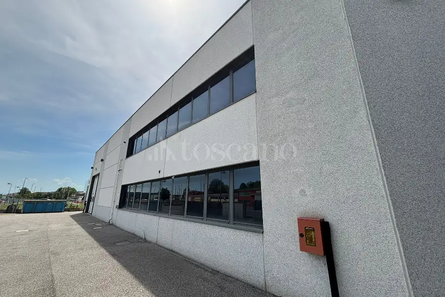 Capannone in vendita di 2.300 mq a €1.300.000 (rif. 2/2026)