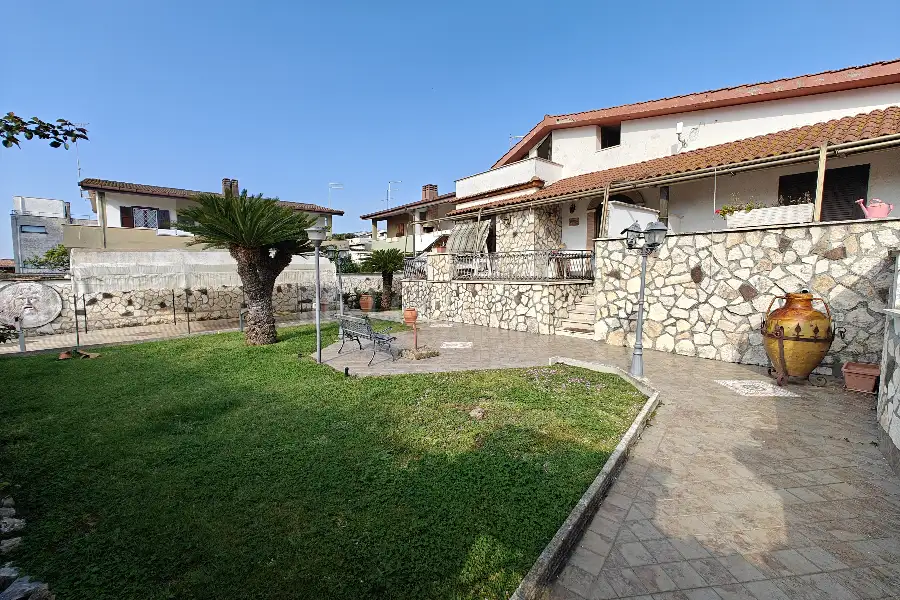 Casa Indipendente in vendita di 270 mq a €360.000 (rif. 17/2026)