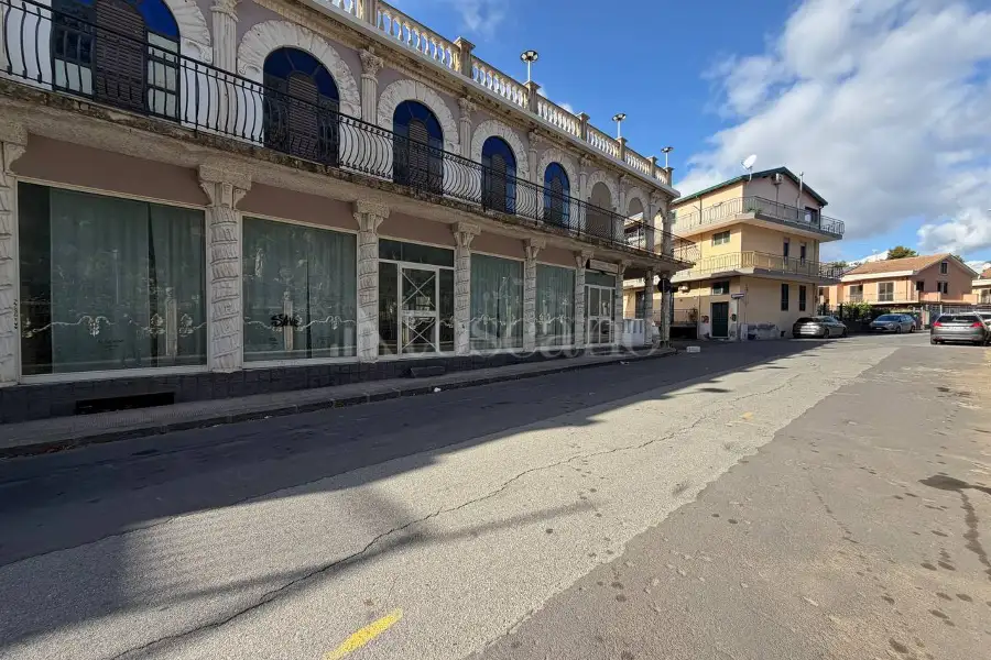 Palazzo in affitto di 500 mq a €5.800 (rif. 216/2025)