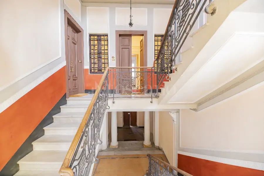 Casa in vendita di 340 mq a €790.000 (rif. 9/2025)