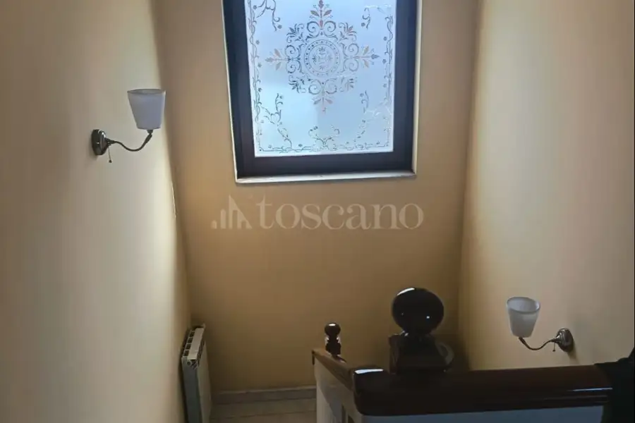 Villa Bifamiliare in vendita di 265 mq a €550.000 (rif. 215/2025)