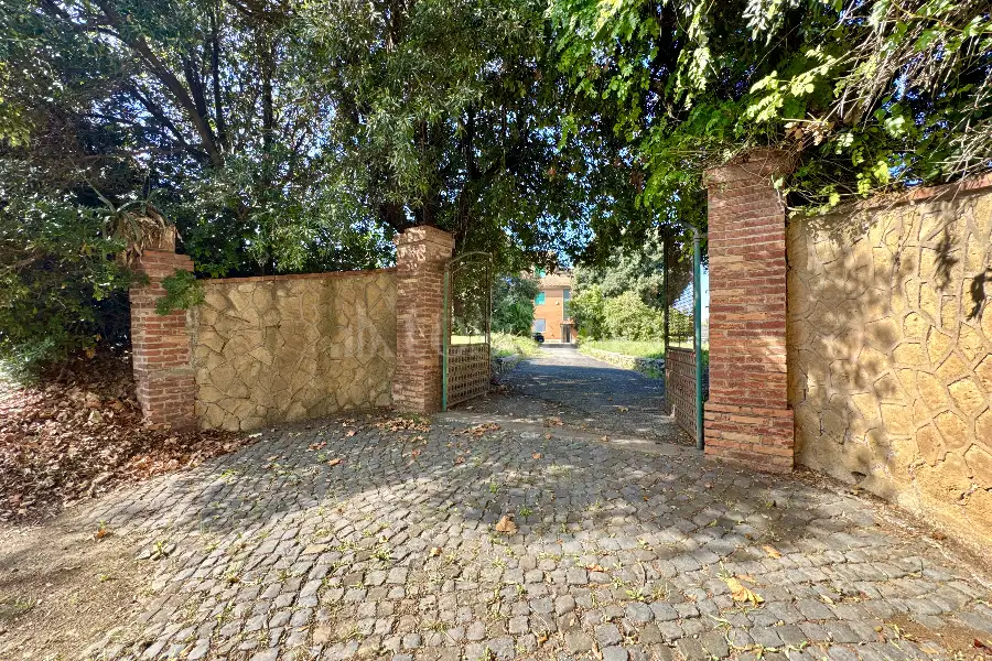 Casa Indipendente in vendita di 350 mq a €349.000 (rif. 112/2025)