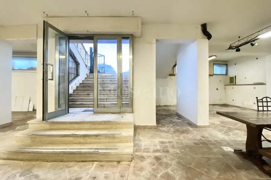 Negozio in vendita di 209 mq a €260.000 (rif. 11/2025)