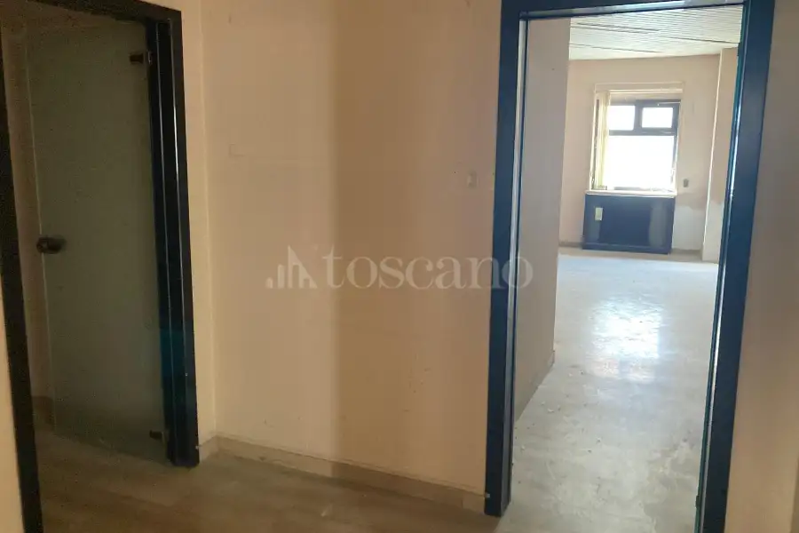 Negozio in affitto di 500 mq a €4.000 (rif. 27/2025)