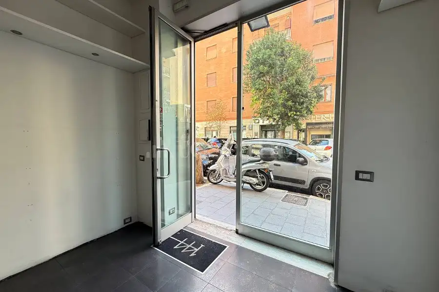 Negozio in vendita di 30 mq a €195.000 (rif. 27/2026)