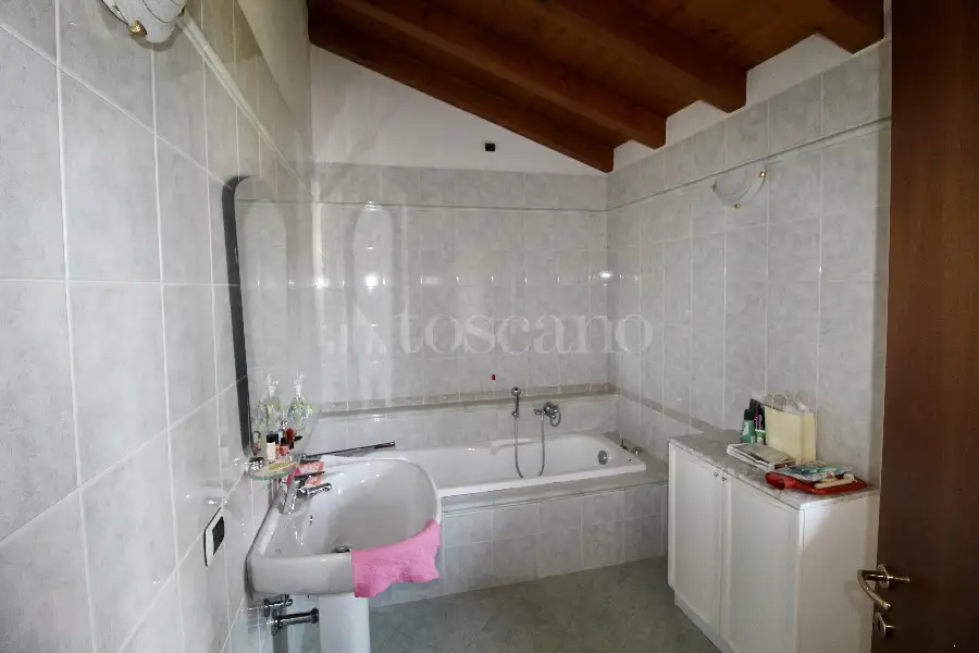 Casa Indipendente in vendita di 236 mq a €250.000 (rif. 121/2026)