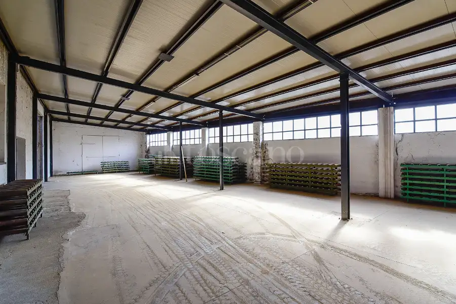 Magazzino in vendita di 3.000 mq a €1.700.000 (rif. 34/2026)