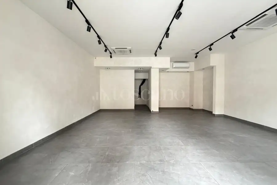 Negozio in affitto di 86 mq a €4.600 (rif. 10/2026)