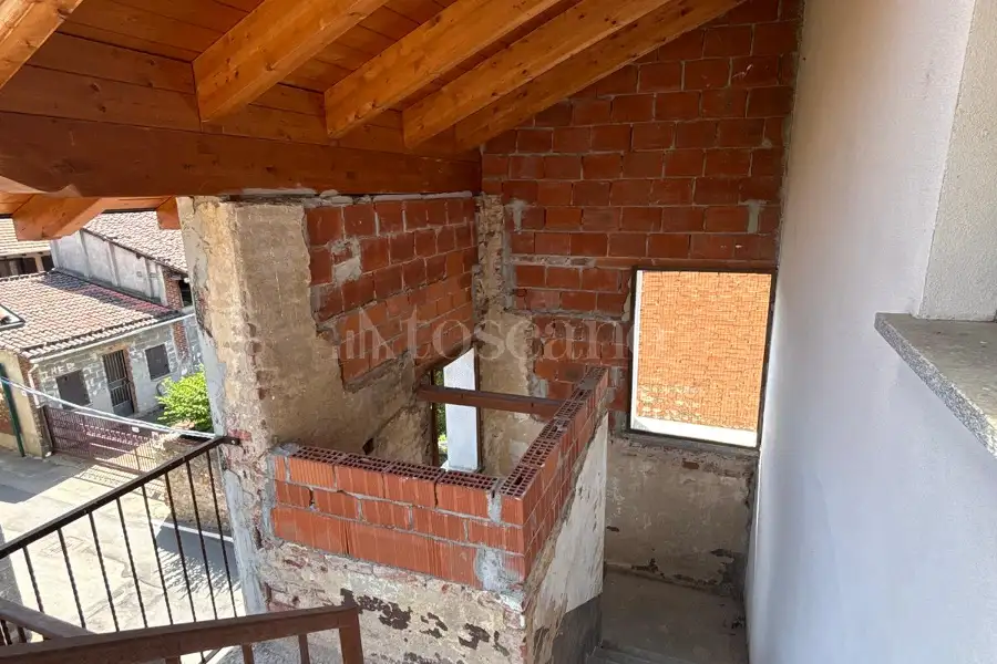 Casale in vendita di 840 mq a €650.000 (rif. 38/2026)