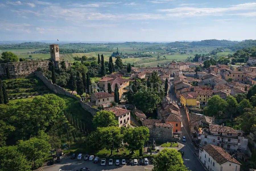 Palazzo in vendita di 400 mq a €425.000 (rif. 6/2026)