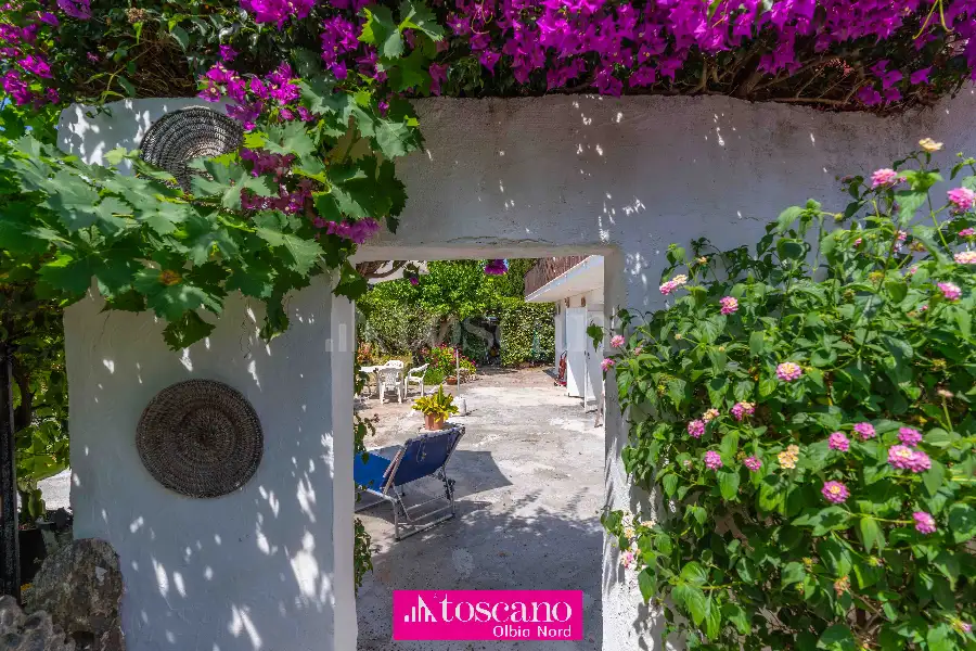 Villa in vendita di 330 mq a €1.500.000 (rif. 42/2026)