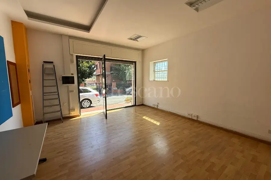 Negozio in affitto di 59 mq a €750 (rif. 27/2026)