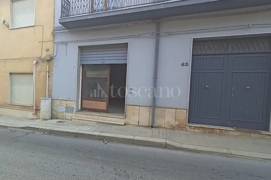 Negozio in affitto di 45 mq a €400 (rif. 56/2025)