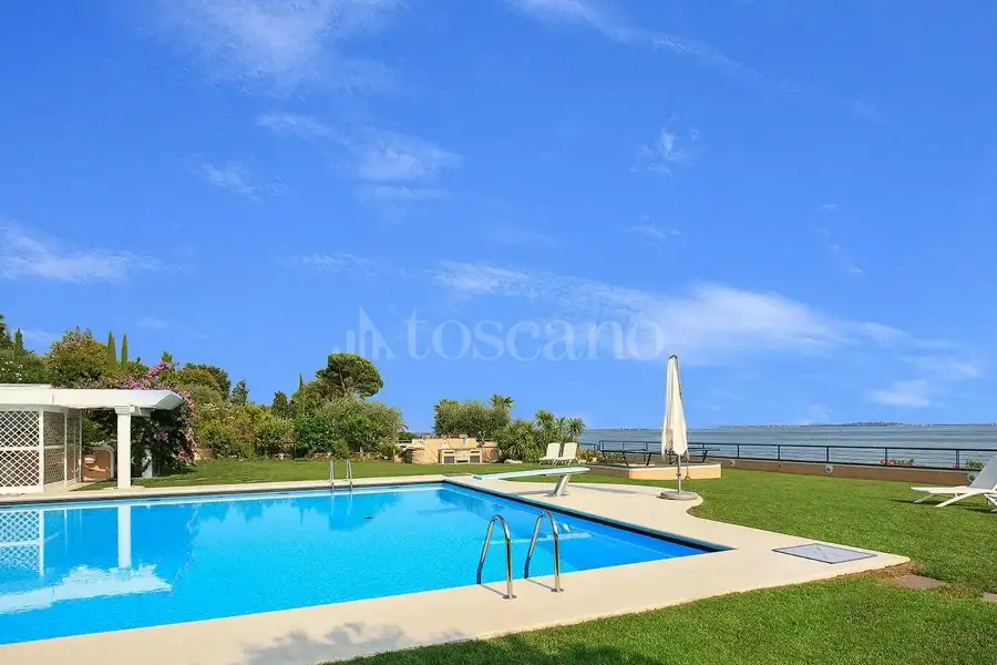 Villa in vendita di 1.300 mq trattativa riservata (rif. 38/2024)