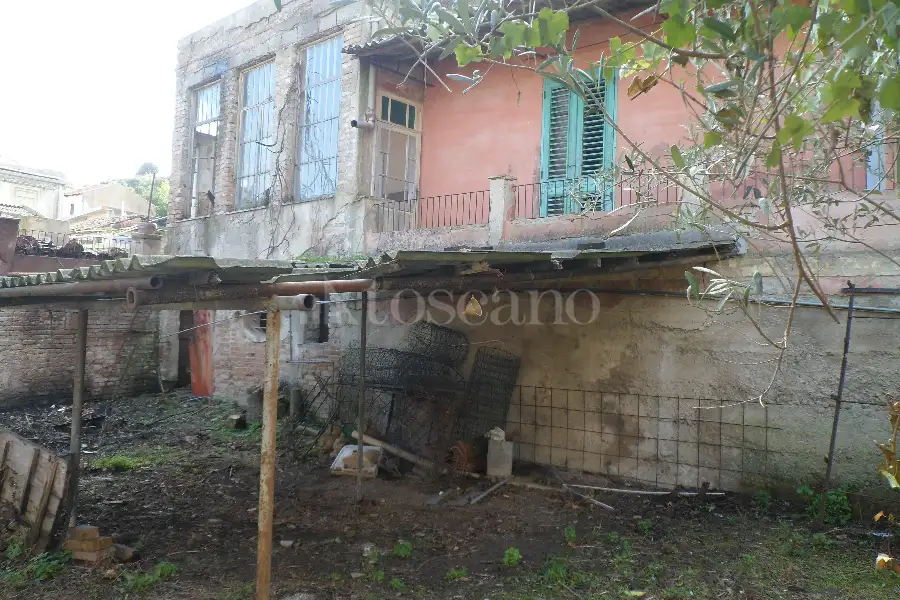 Villa in vendita di 225 mq a €100.000 (rif. 98/2016)