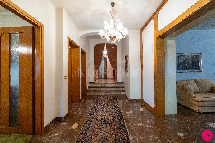 Villa in vendita di 390 mq a €430.000 (rif. 171/2025)