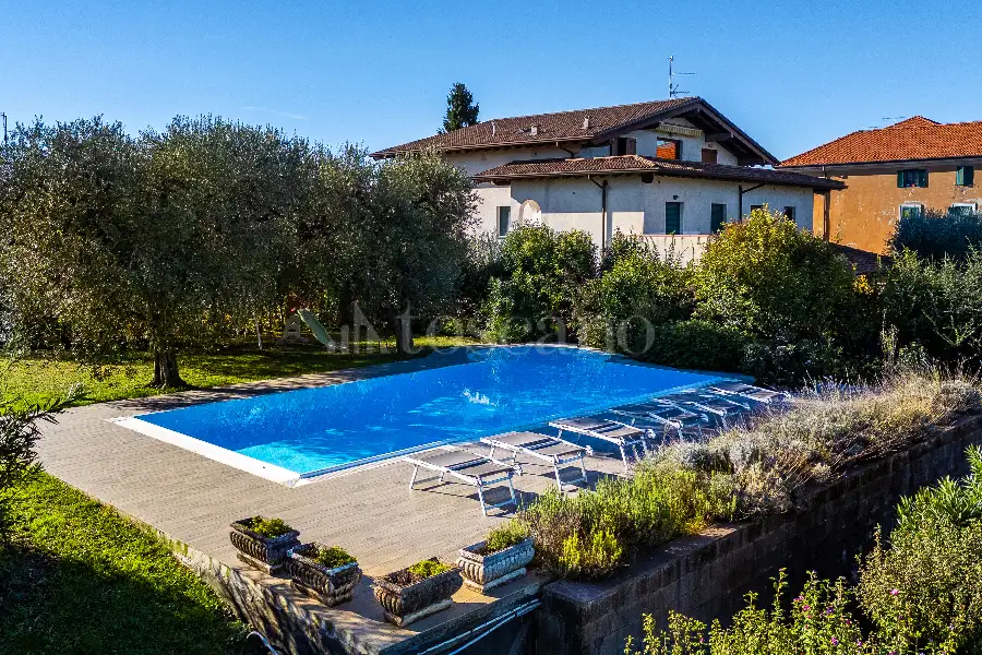Villa in vendita di 583 mq a €2.680.000 (rif. 66/2025)