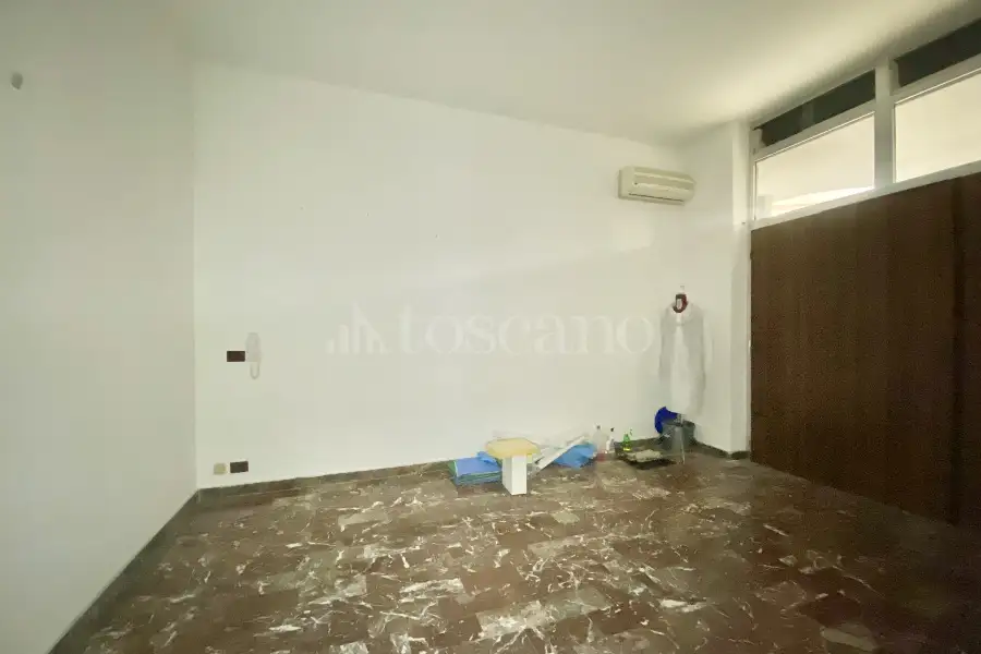 Negozio in vendita di 95 mq a €64.000 (rif. 26/2026)