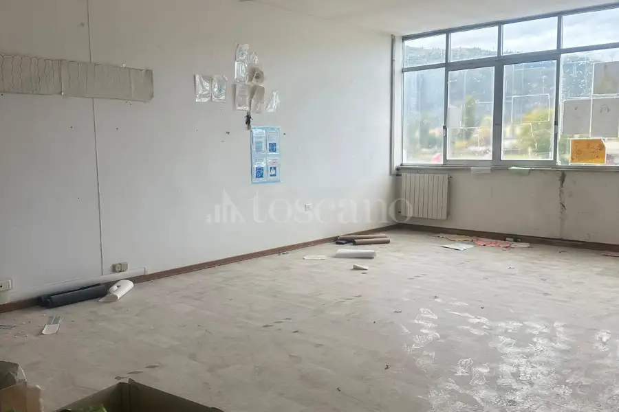 Negozio in vendita di 4.995 mq a €1.500.000 (rif. 118/2025)