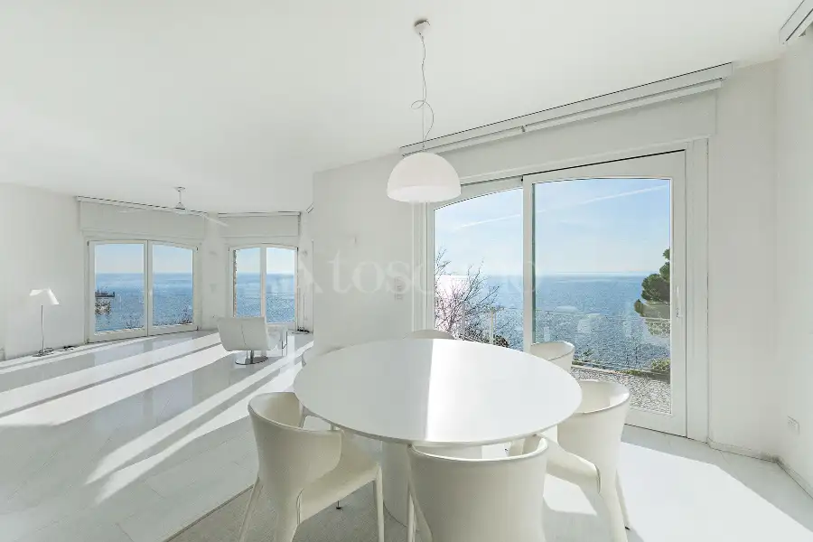 Villa in vendita di 450 mq a €4.500.000 (rif. 24/2025)