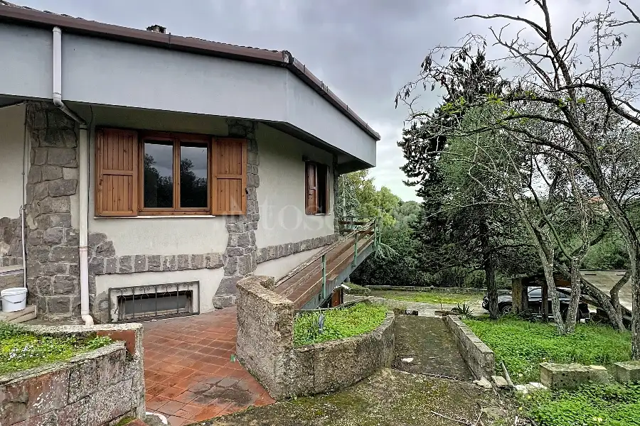 Casa Indipendente in vendita di 300 mq a €330.000 (rif. 24/2026)