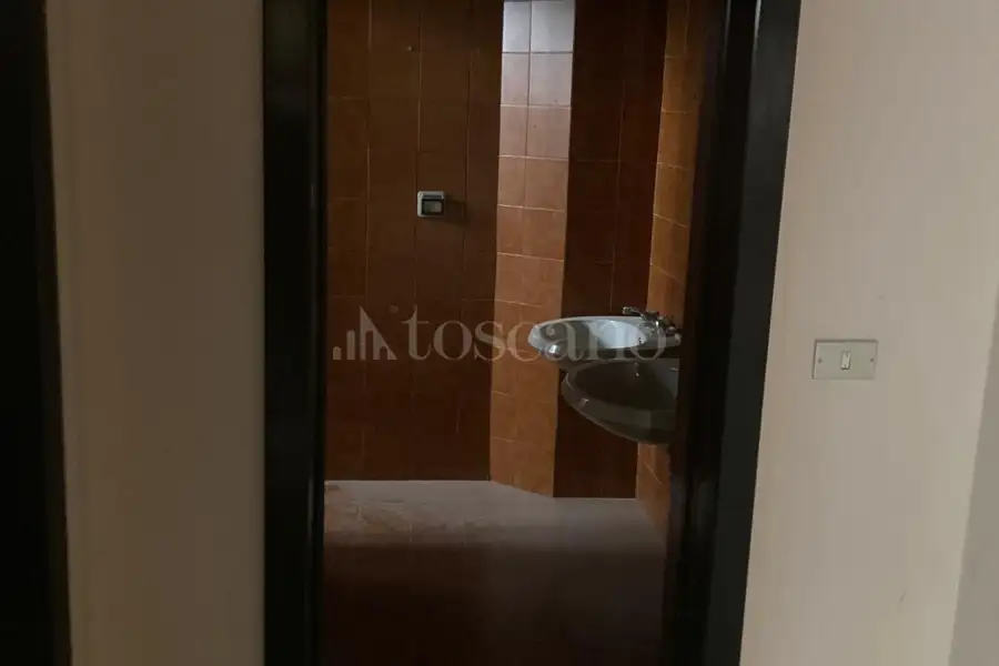 Negozio in affitto di 500 mq a €4.000 (rif. 27/2025)