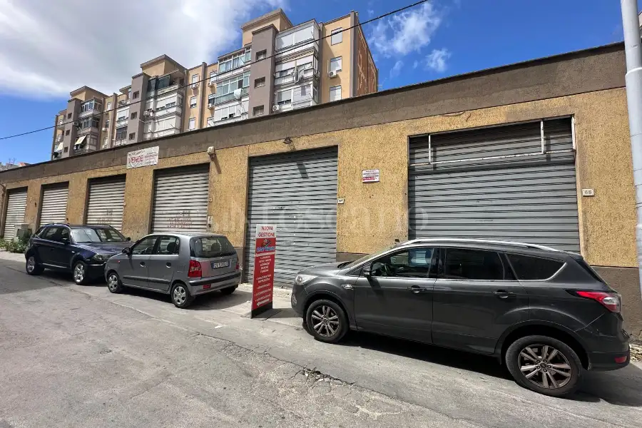 Negozio in affitto di 82 mq a €600 (rif. 117/2025)