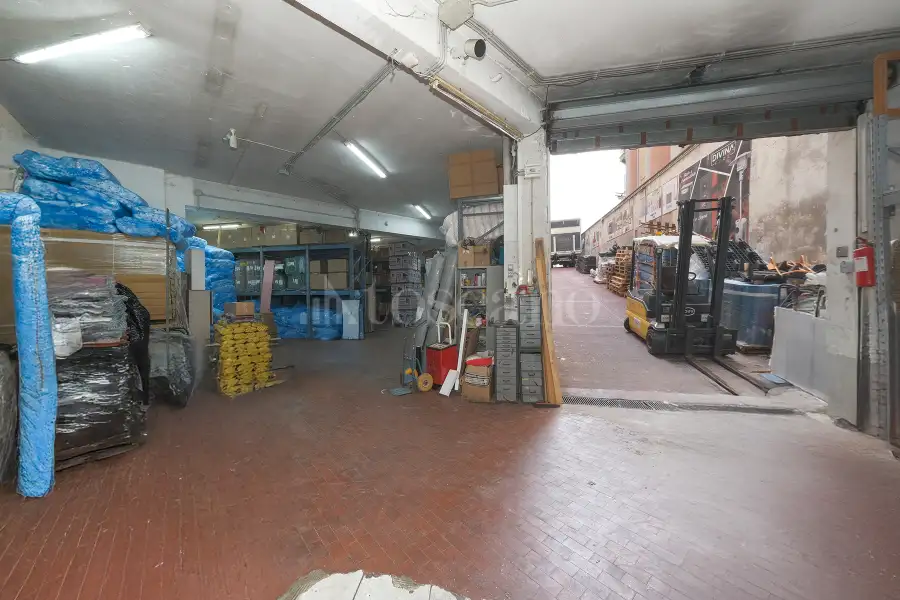 Magazzino in vendita di 990 mq a €880.000 (rif. 23/2025)