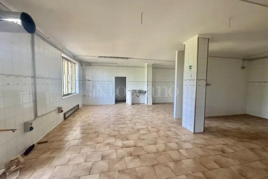 Negozio in vendita di 300 mq a €49.000 (rif. 64/2026)