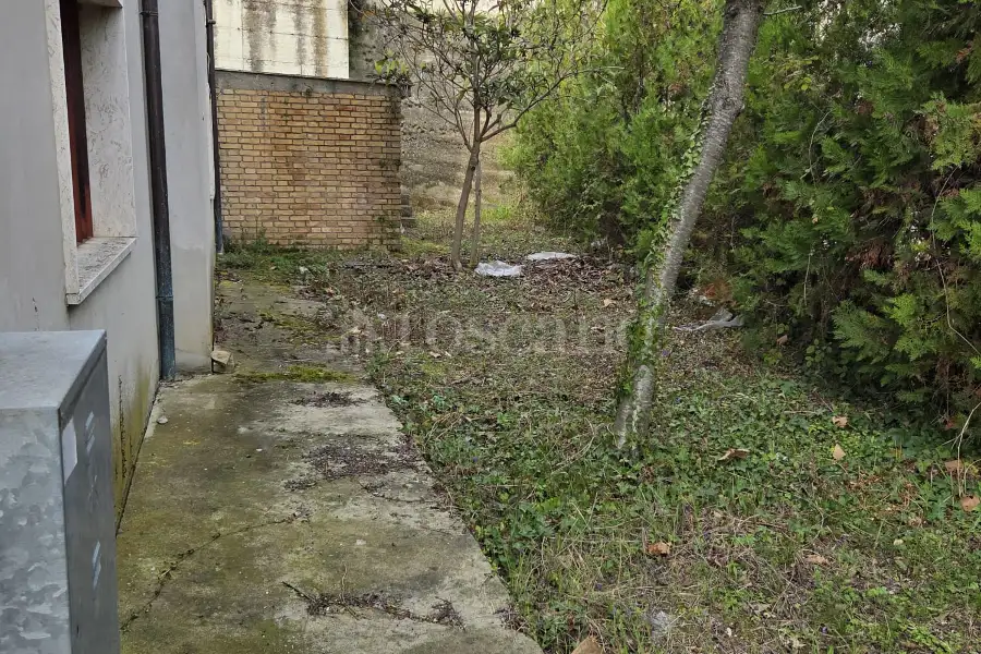 Villa Bifamiliare in vendita di 276 mq a €159.000 (rif. 10/2026)