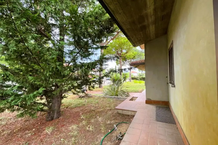 Villa in vendita di 305 mq a €650.000 (rif. 12/2025)