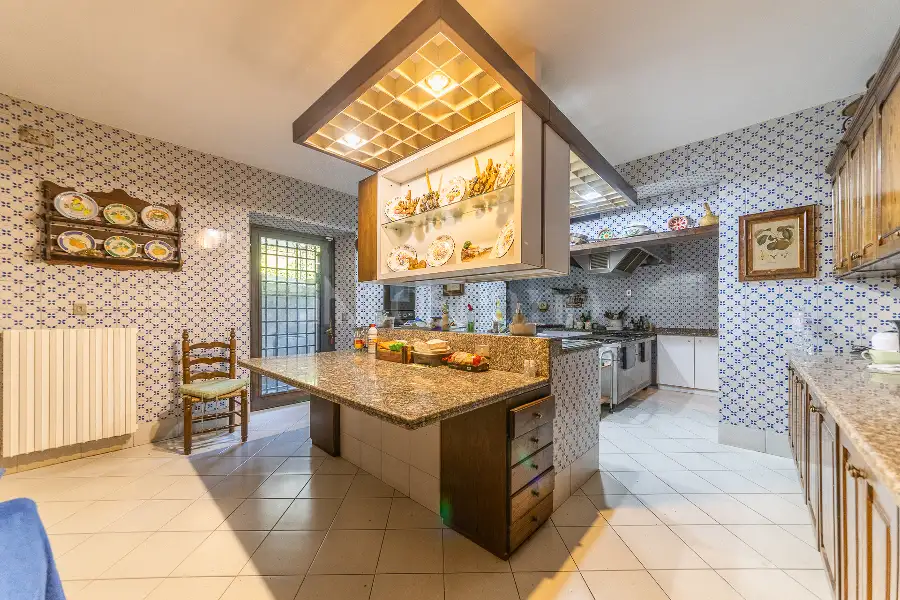 Villa in vendita di 750 mq a €1.950.000 (rif. 53/2026)