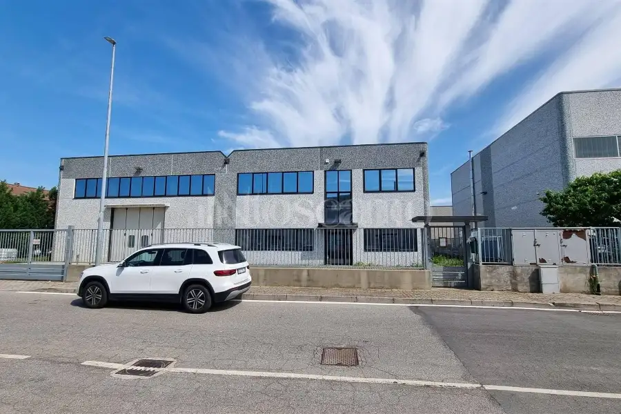 Capannone in vendita di 1275 mq a €529,000 (rif. BL6111VE)