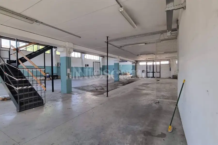 Capannone in vendita di 1275 mq a €529,000 (rif. BL6111VE)