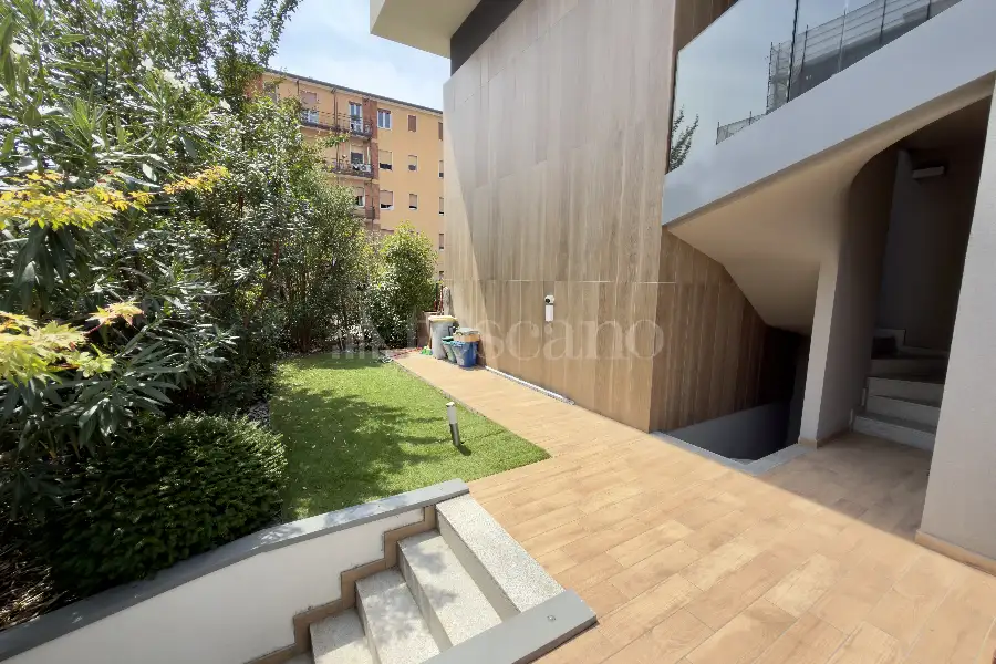 Villa Plurifamiliare in vendita di 120 mq a €760.000 (rif. 33/2026)